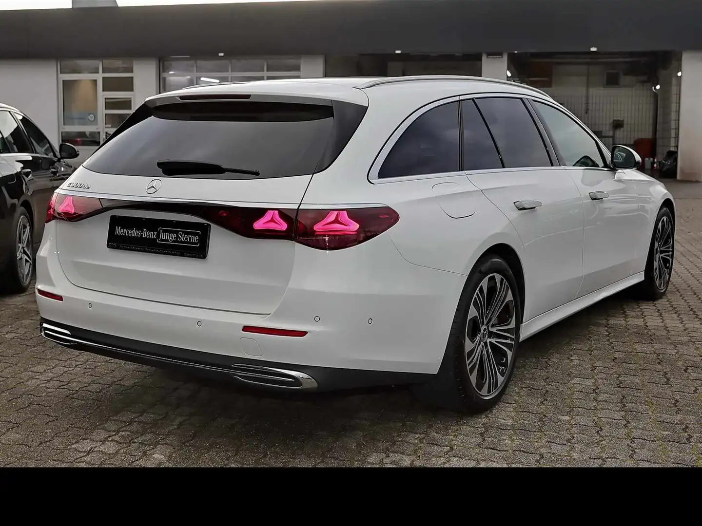 Mercedes-Benz E 300 de T AHK+360°+DIGITAL LIGHT+MEMORY+19" Blanc - 2