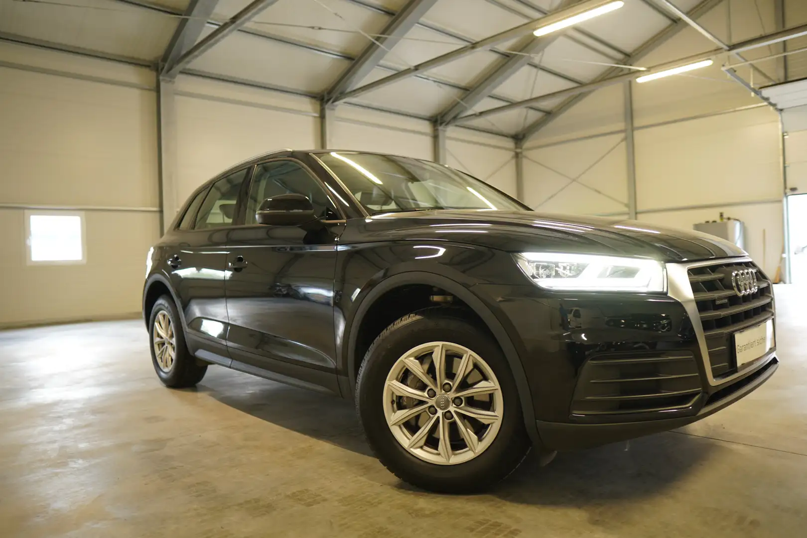 Audi Q5 40 TDI quattro S-tronic LEDER MATRIX LED NAVI AID Zwart - 1