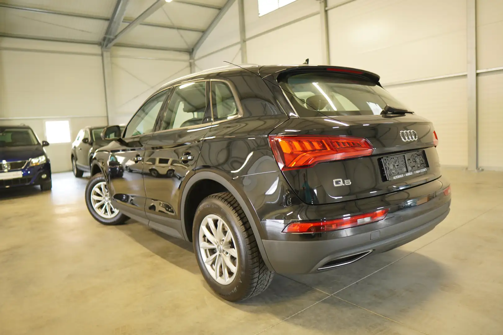 Audi Q5 40 TDI quattro S-tronic LEDER MATRIX LED NAVI AID Zwart - 2