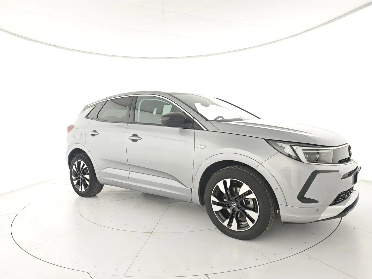 Opel Grandland 1.5 diesel Ecotec aut. Business Elegance 2k** Серебристый - 1