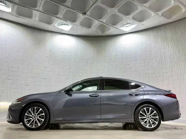 Lexus ES300 2021, foto 3