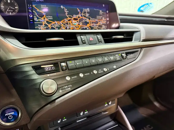 Lexus ES300 2021, foto 24