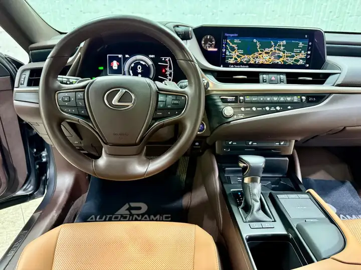 Lexus ES300 2021, foto 10
