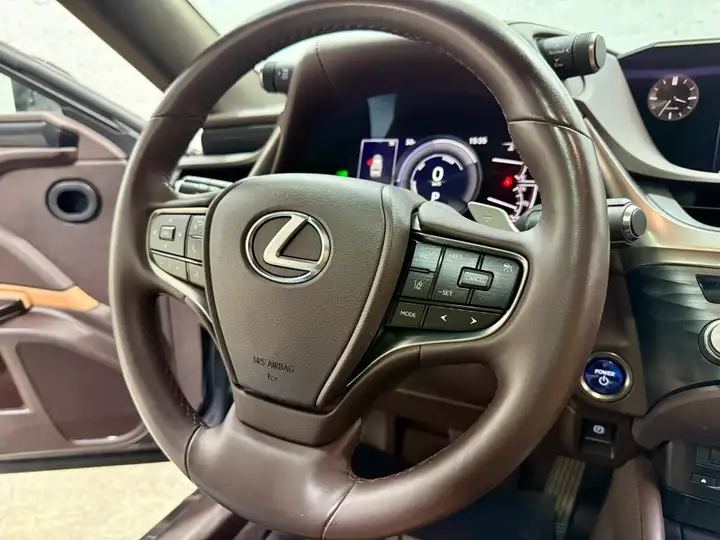 Lexus ES300 2021, foto 23
