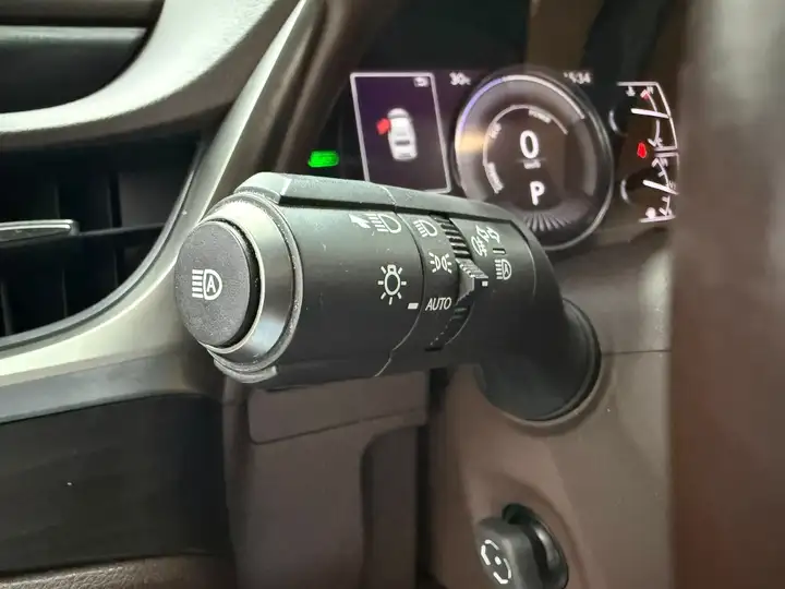 Lexus ES300 2021, foto 37