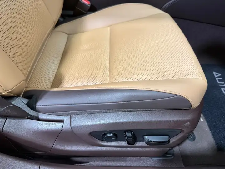 Lexus ES300 2021, foto 38
