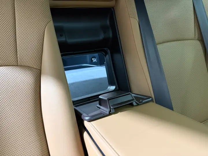 Lexus ES300 2021, foto 16