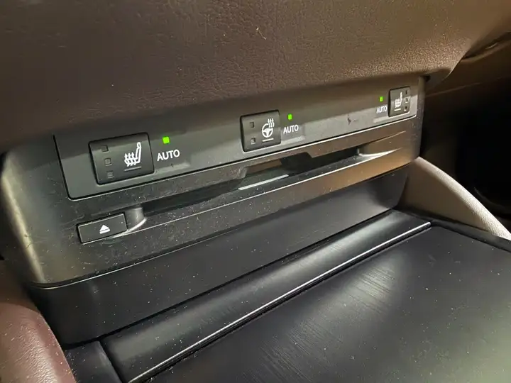 Lexus ES300 2021, foto 29