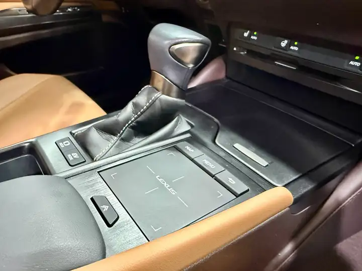 Lexus ES300 2021, foto 46
