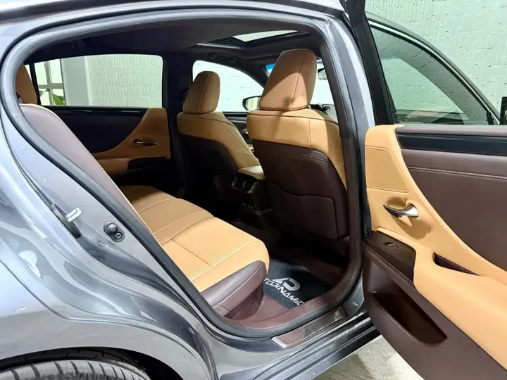Lexus ES300 2021, foto 14