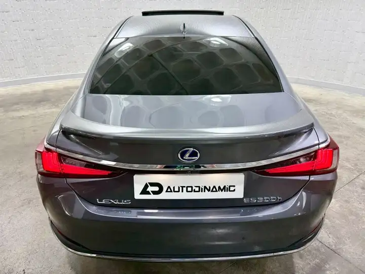Lexus ES300 2021, foto 19