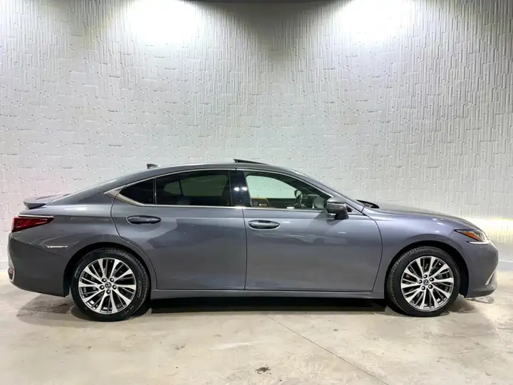 Lexus ES300 2021, foto 4