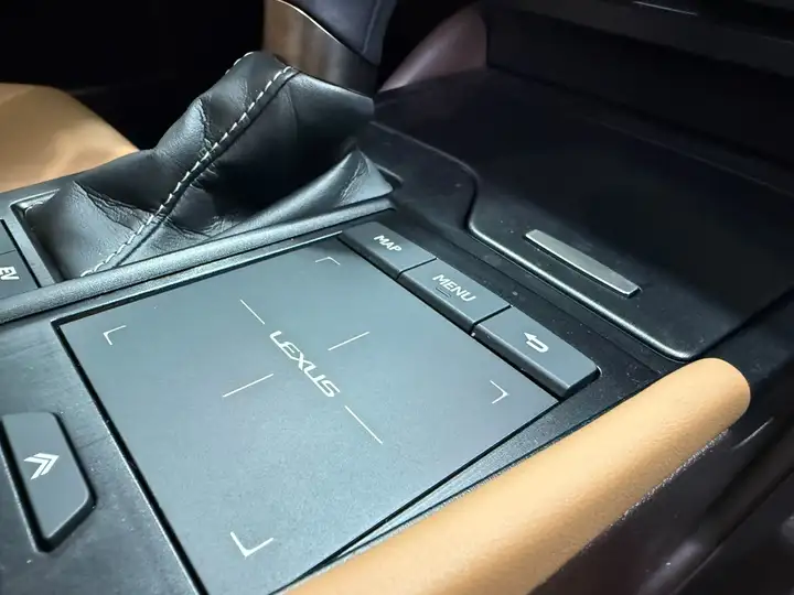 Lexus ES300 2021, foto 45