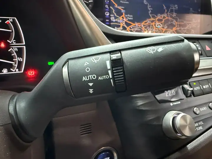 Lexus ES300 2021, foto 36