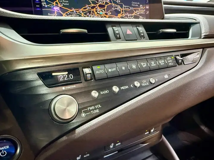 Lexus ES300 2021, foto 30