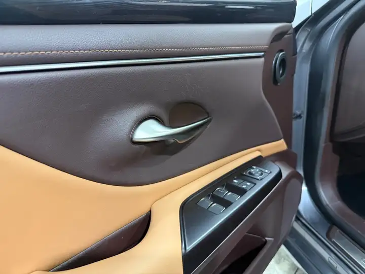 Lexus ES300 2021, foto 42