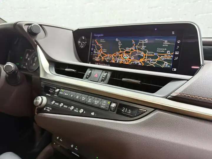 Lexus ES300 2021, foto 9