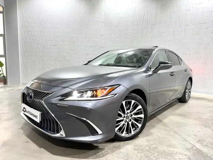 Lexus ES300 2021