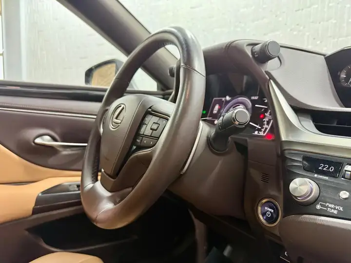 Lexus ES300 2021, foto 47