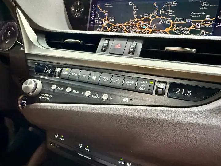 Lexus ES300 2021, foto 40