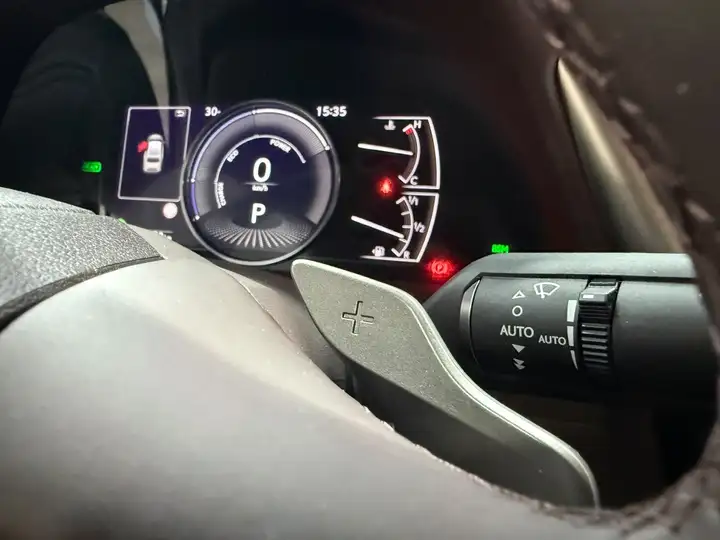 Lexus ES300 2021, foto 32