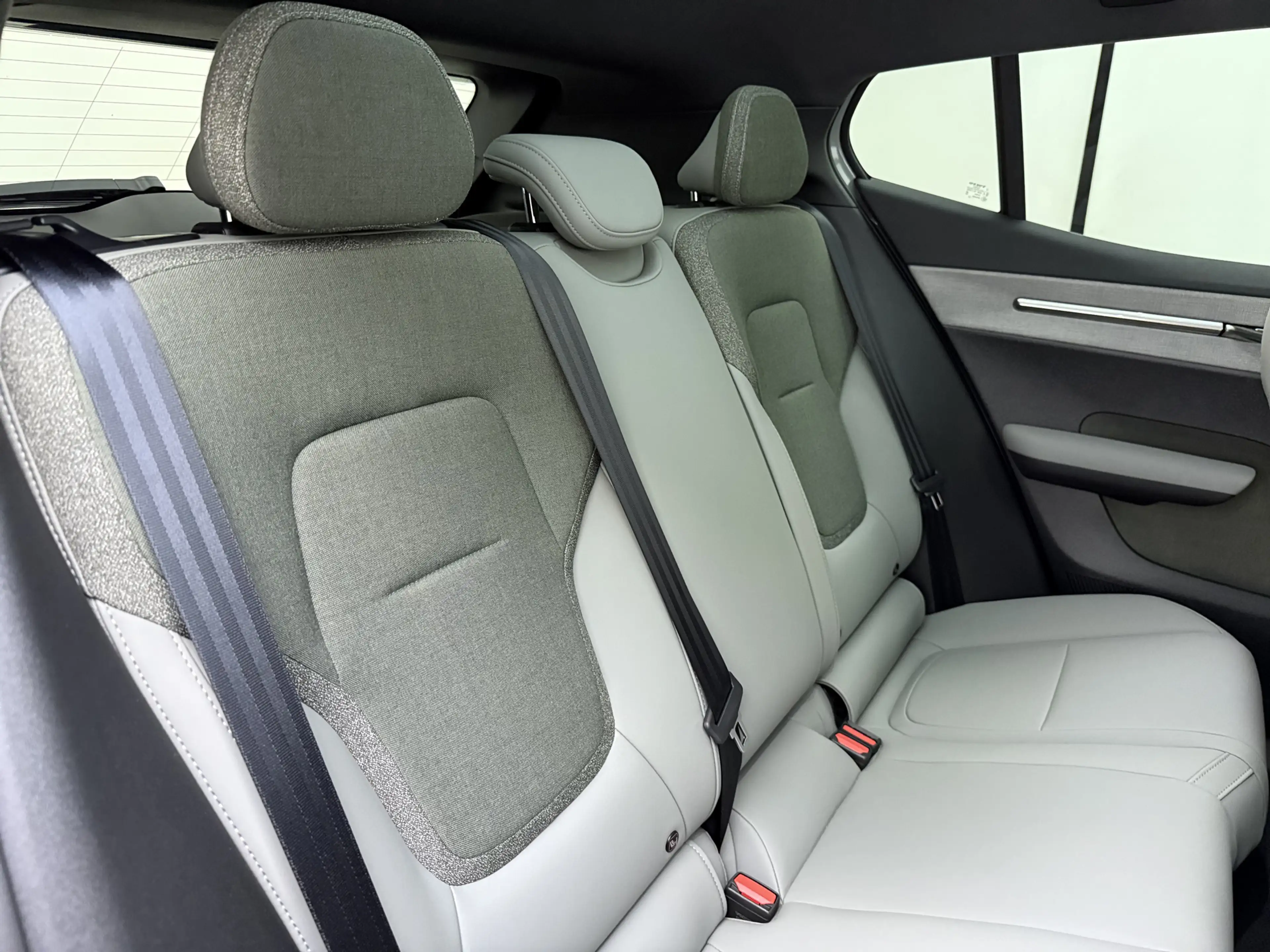 Volvo EX30 Cross Country Twin Motor Performance Ultra / 4X4 / — photo 6