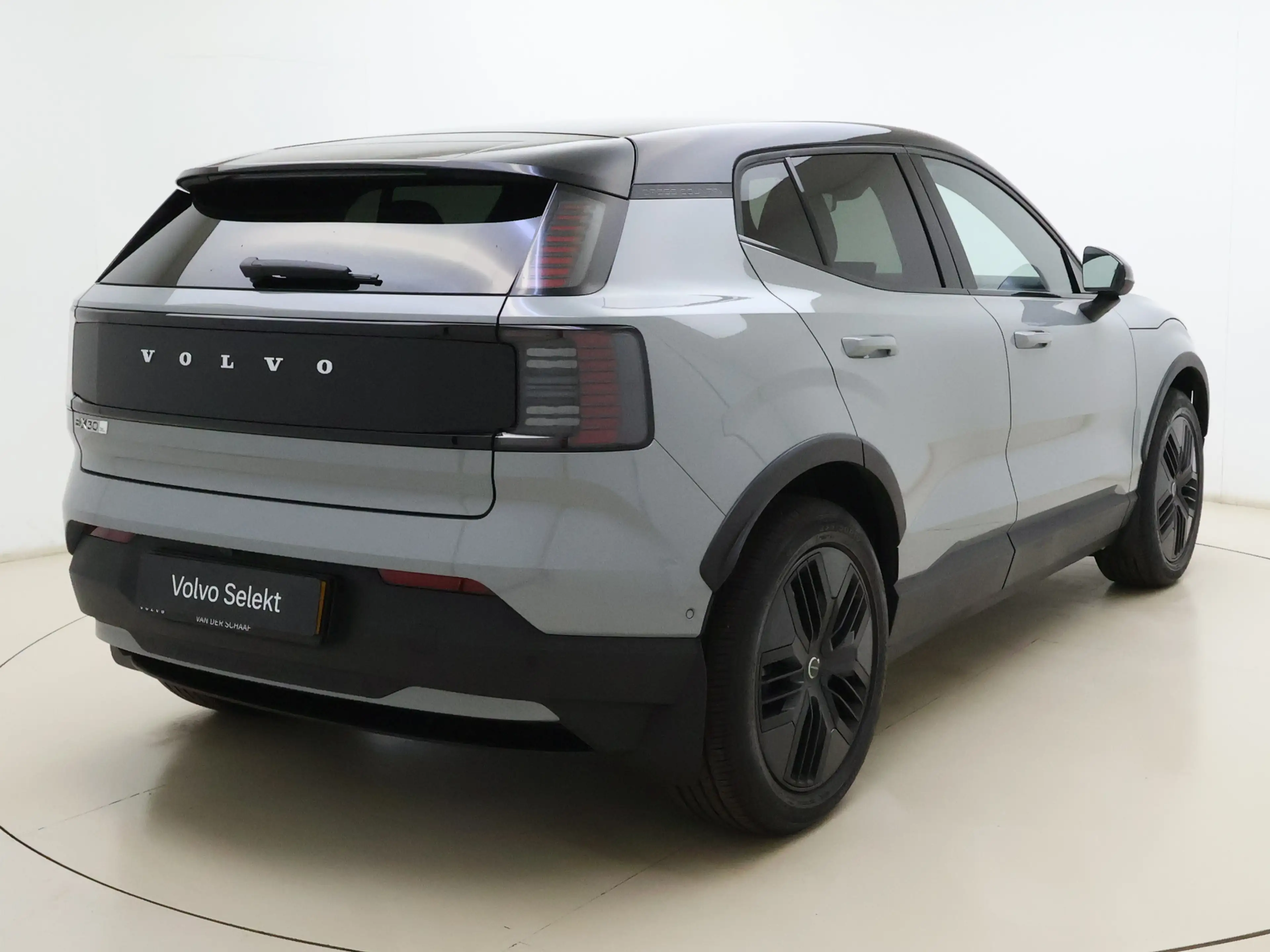 Volvo EX30 Cross Country Twin Motor Performance Ultra / 4X4 / — photo 11