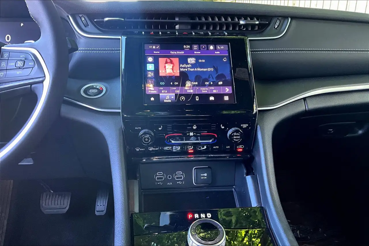 Jeep Grand Cherokee снимка Jeep Grand Cherokee
