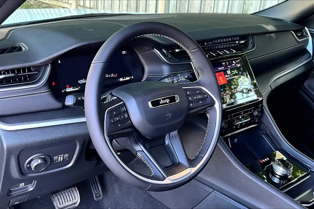 Jeep Grand Cherokee снимка Jeep Grand Cherokee