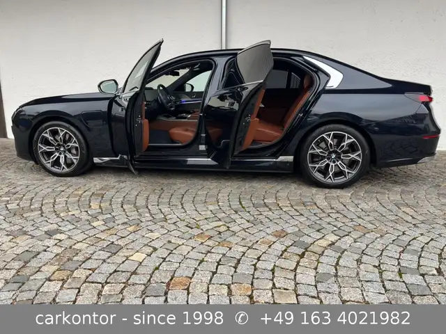 BMW 750 e xDrive *LOUNGE SEATING*AUT DOORS*FOND ENT