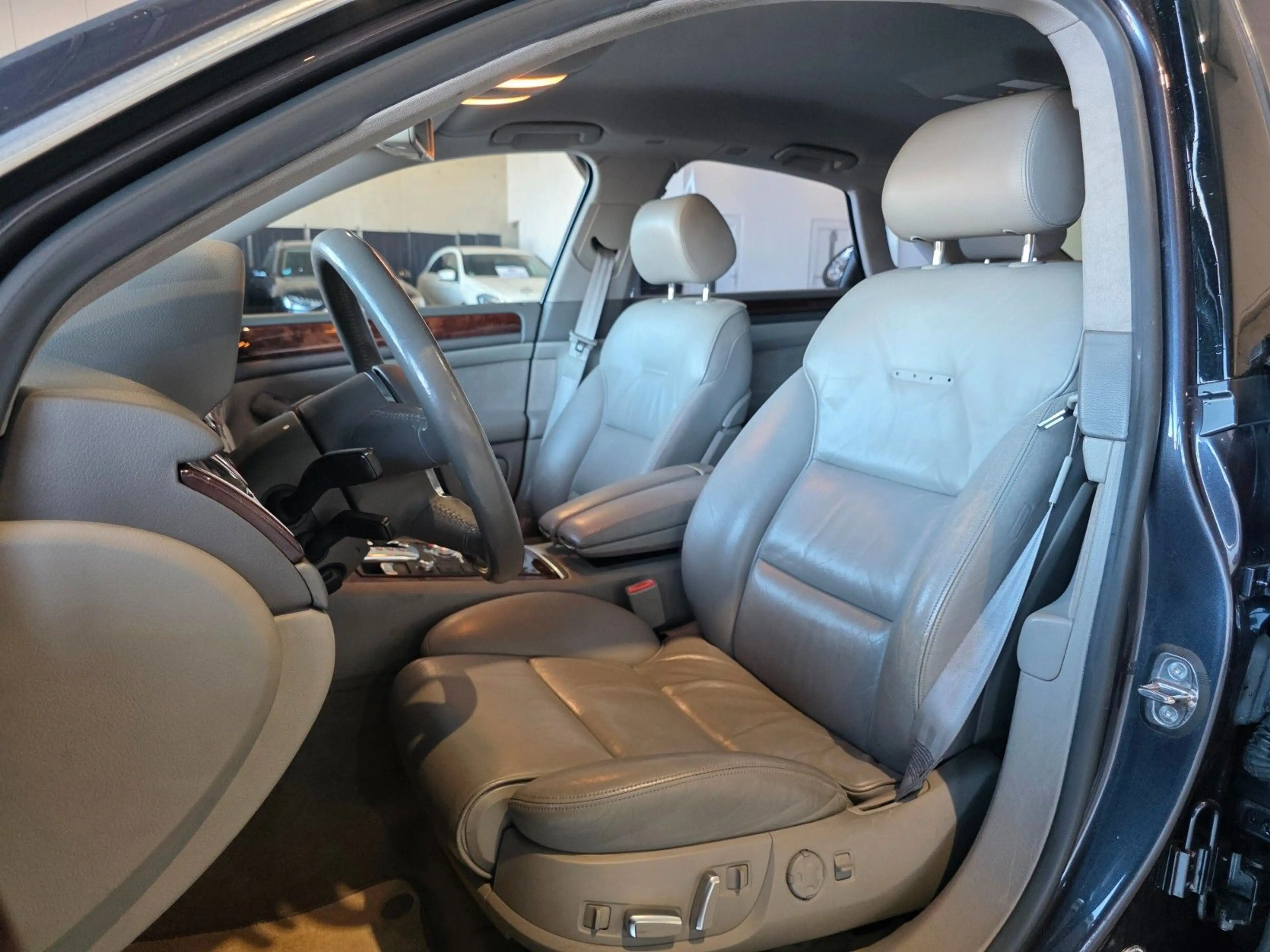 Audi A8 4.2 V8 quattro Triptronic|XENON|VOLLEDER — photo 10