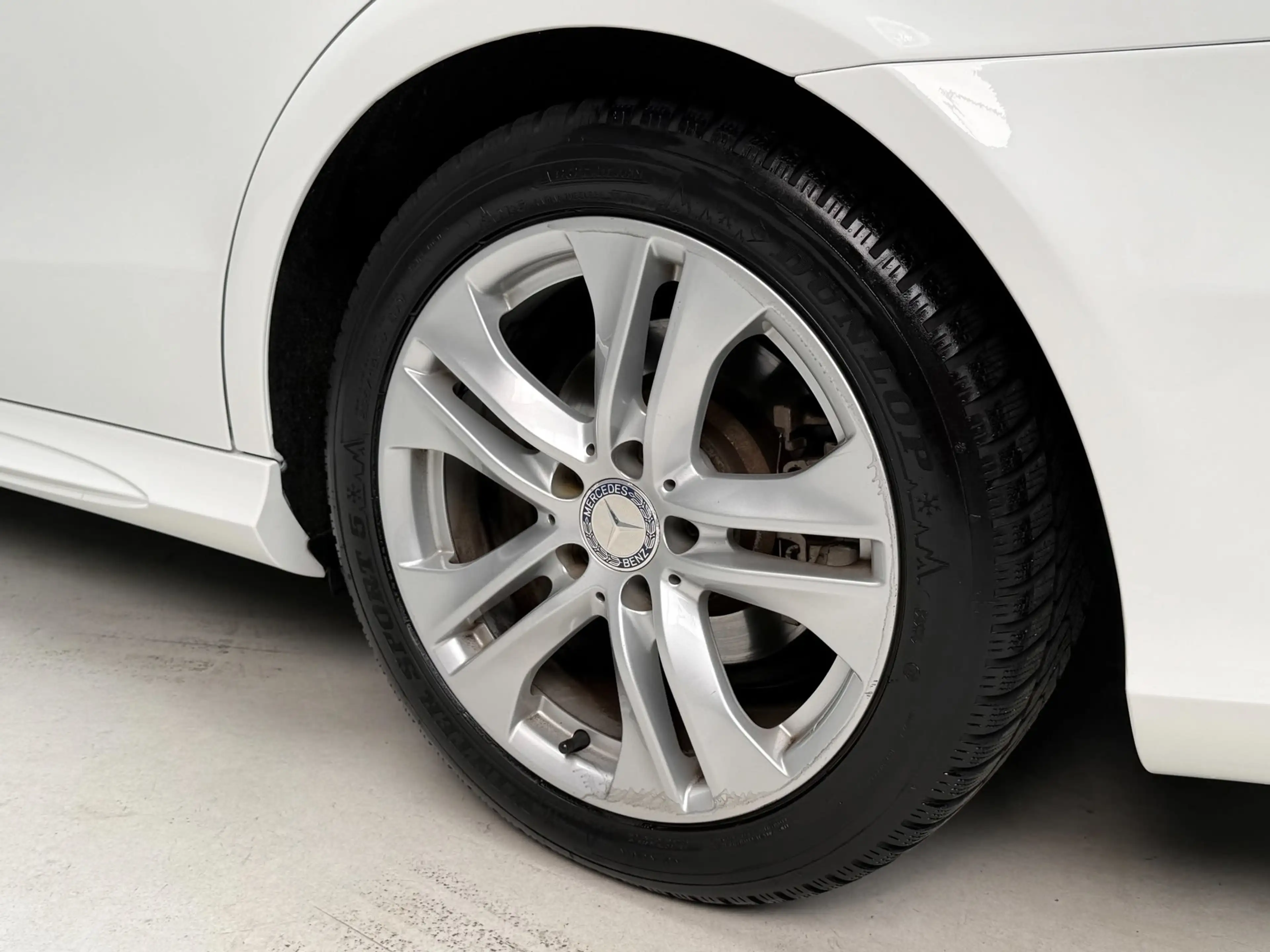 Mercedes-Benz E 250 Ambition Avantgarde 211 PK — photo 9