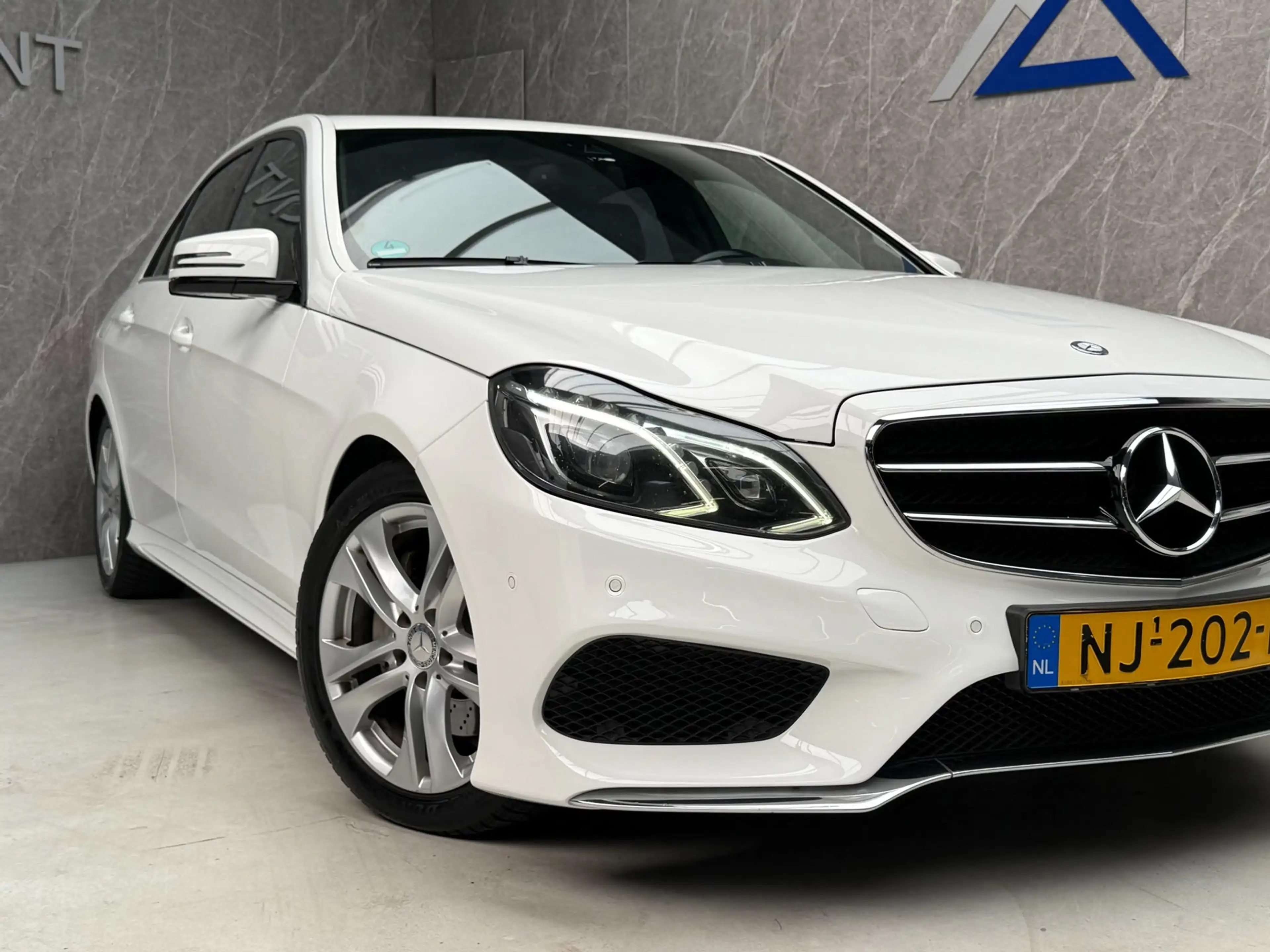 Mercedes-Benz E 250 Ambition Avantgarde 211 PK — photo 7