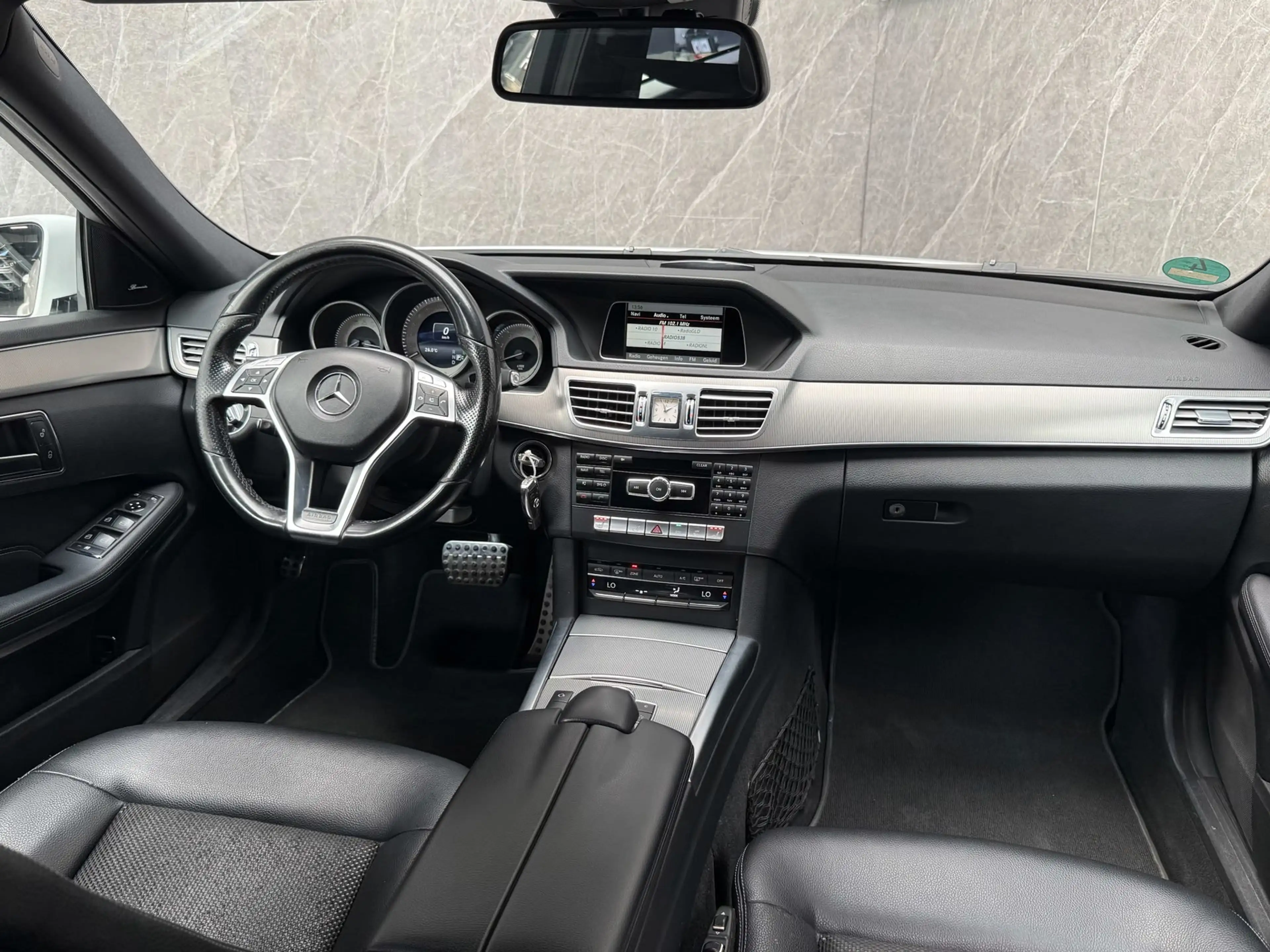 Mercedes-Benz E 250 Ambition Avantgarde 211 PK — photo 11
