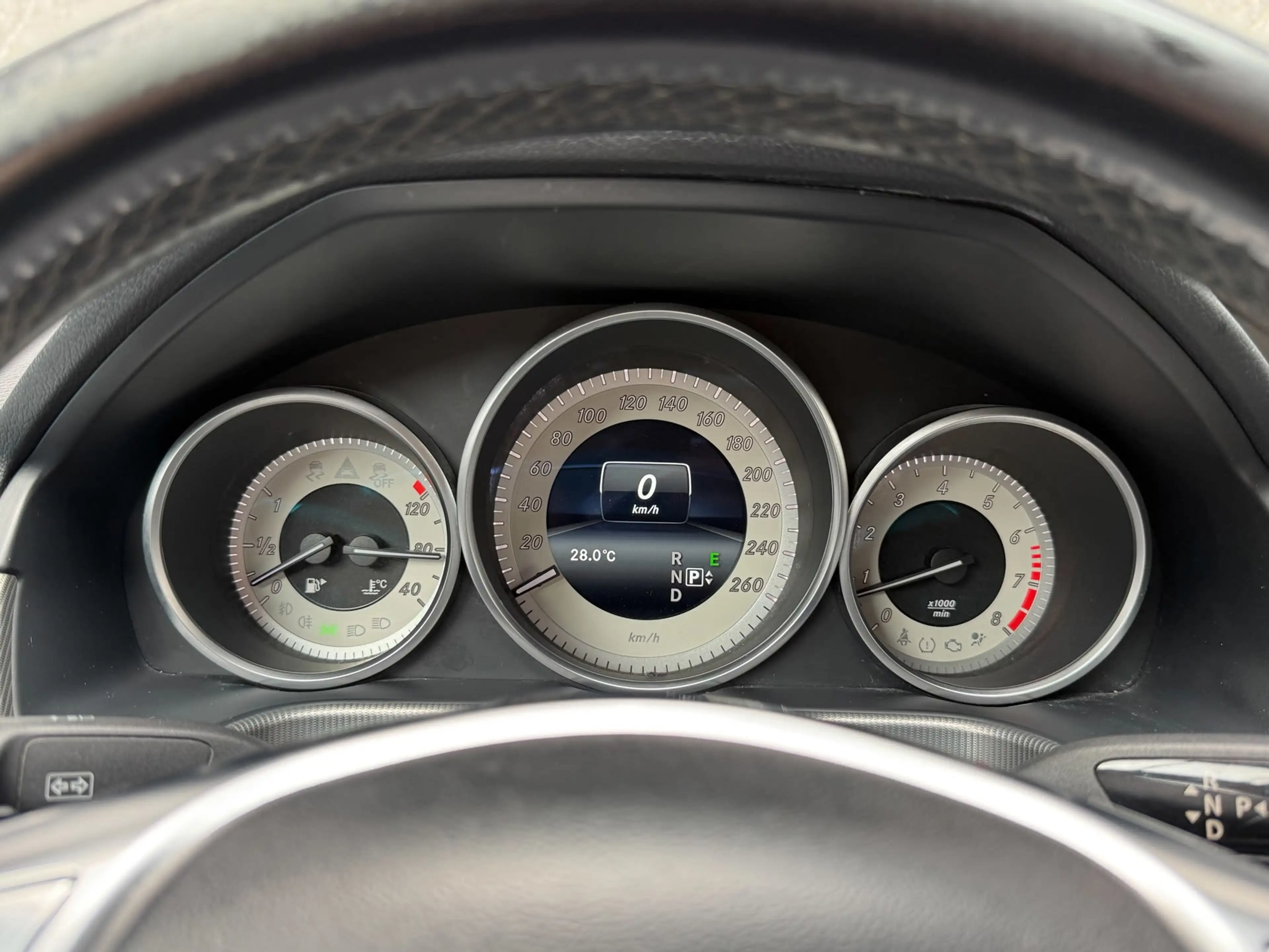 Mercedes-Benz E 250 Ambition Avantgarde 211 PK — photo 15