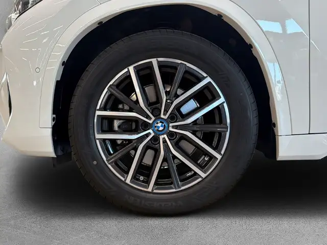 BMW Ix1 view 7