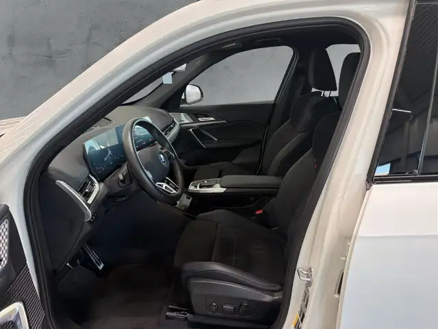 BMW Ix1 view 8