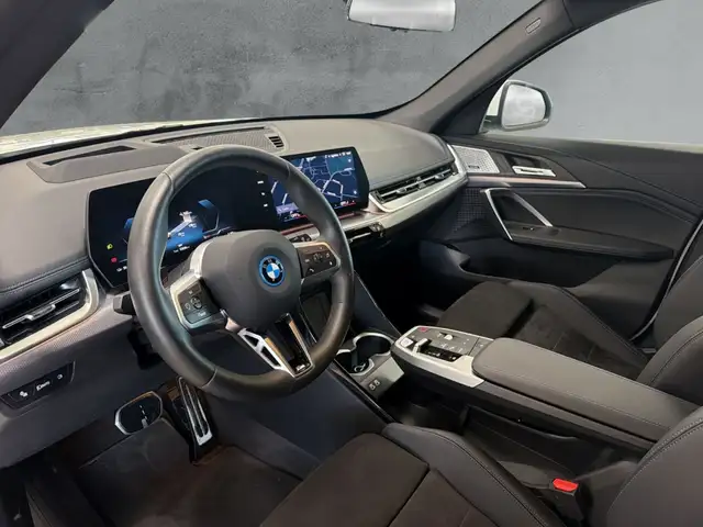 BMW Ix1 view 9