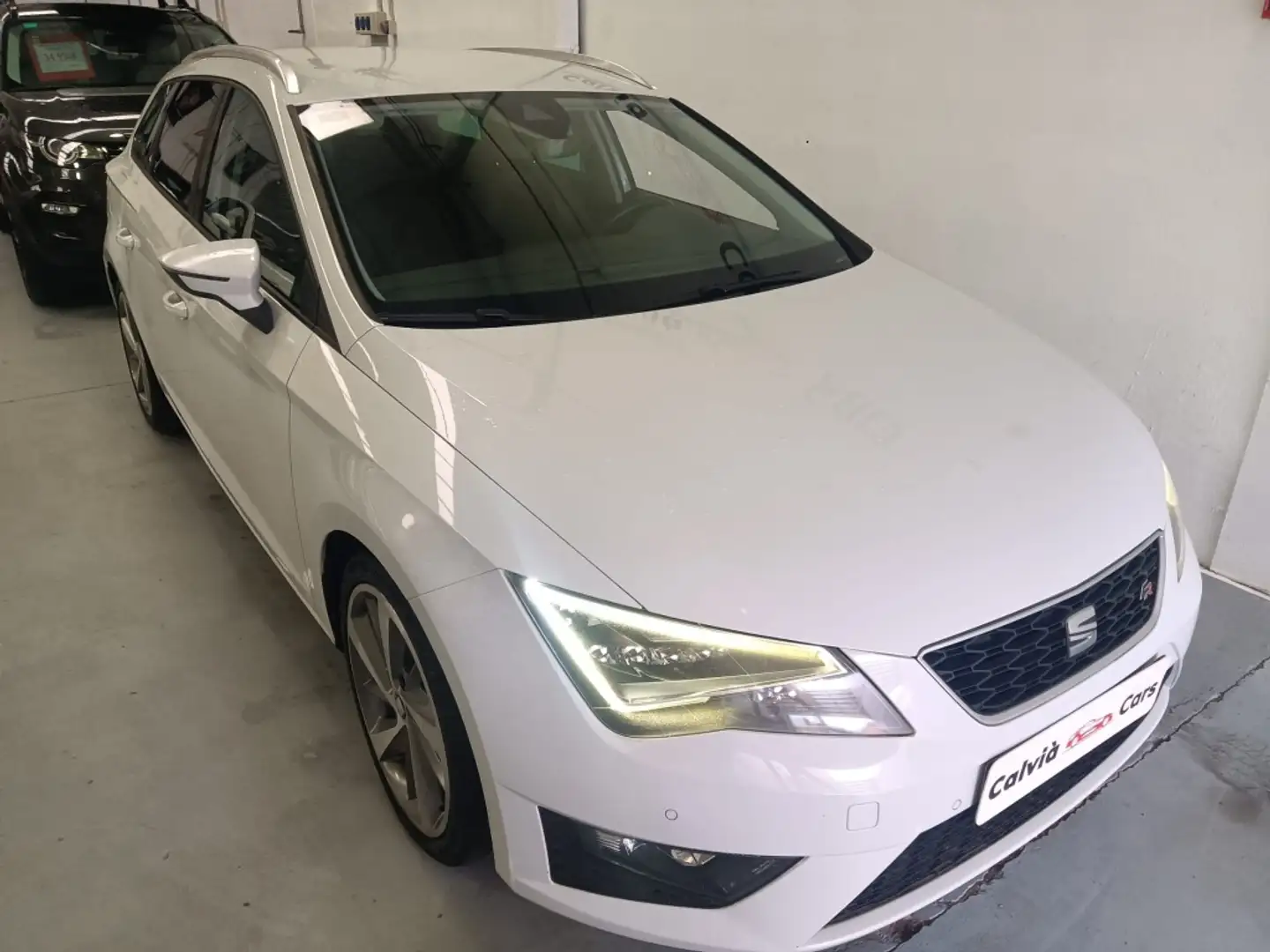 SEAT Leon ST 2.0TDI CR S&S FR DSG 150 Weiß - 1