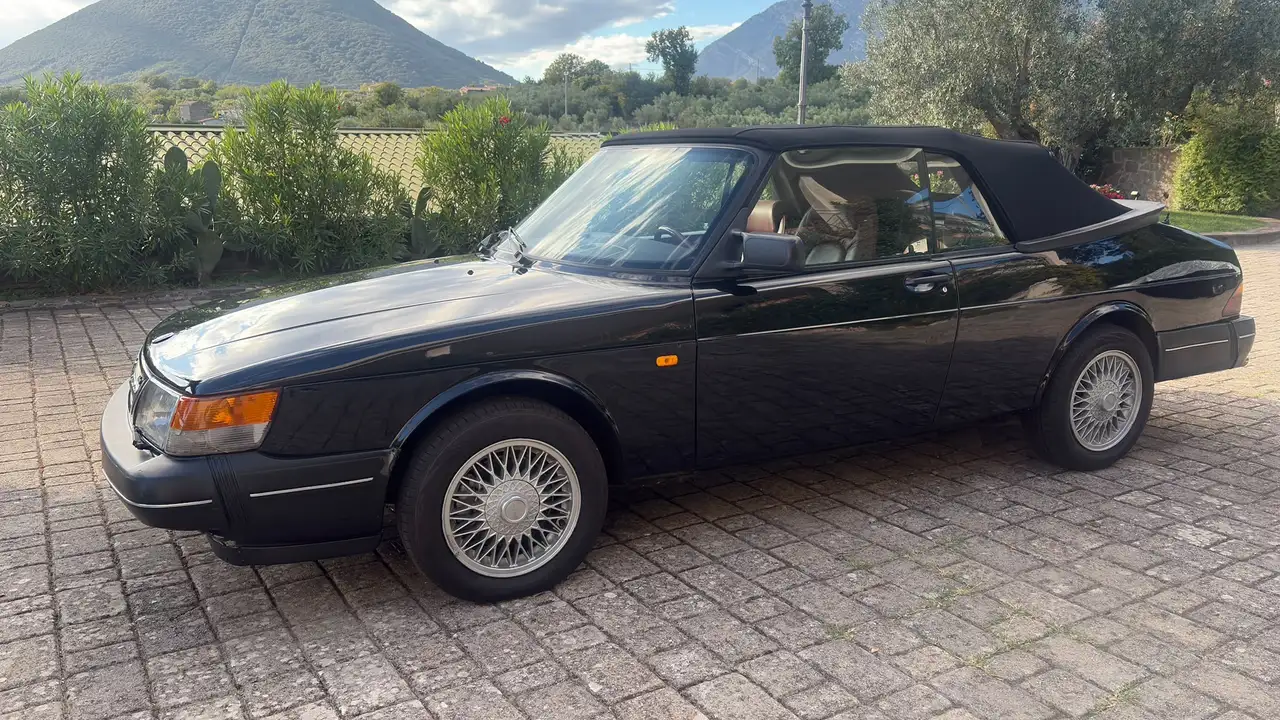 Saab 900