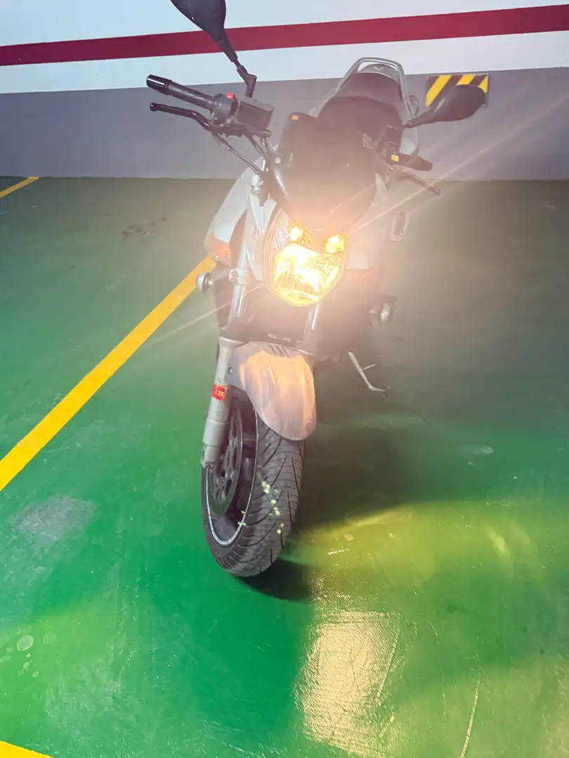Suzuki GSR 600 Sin abs Plateado - 1