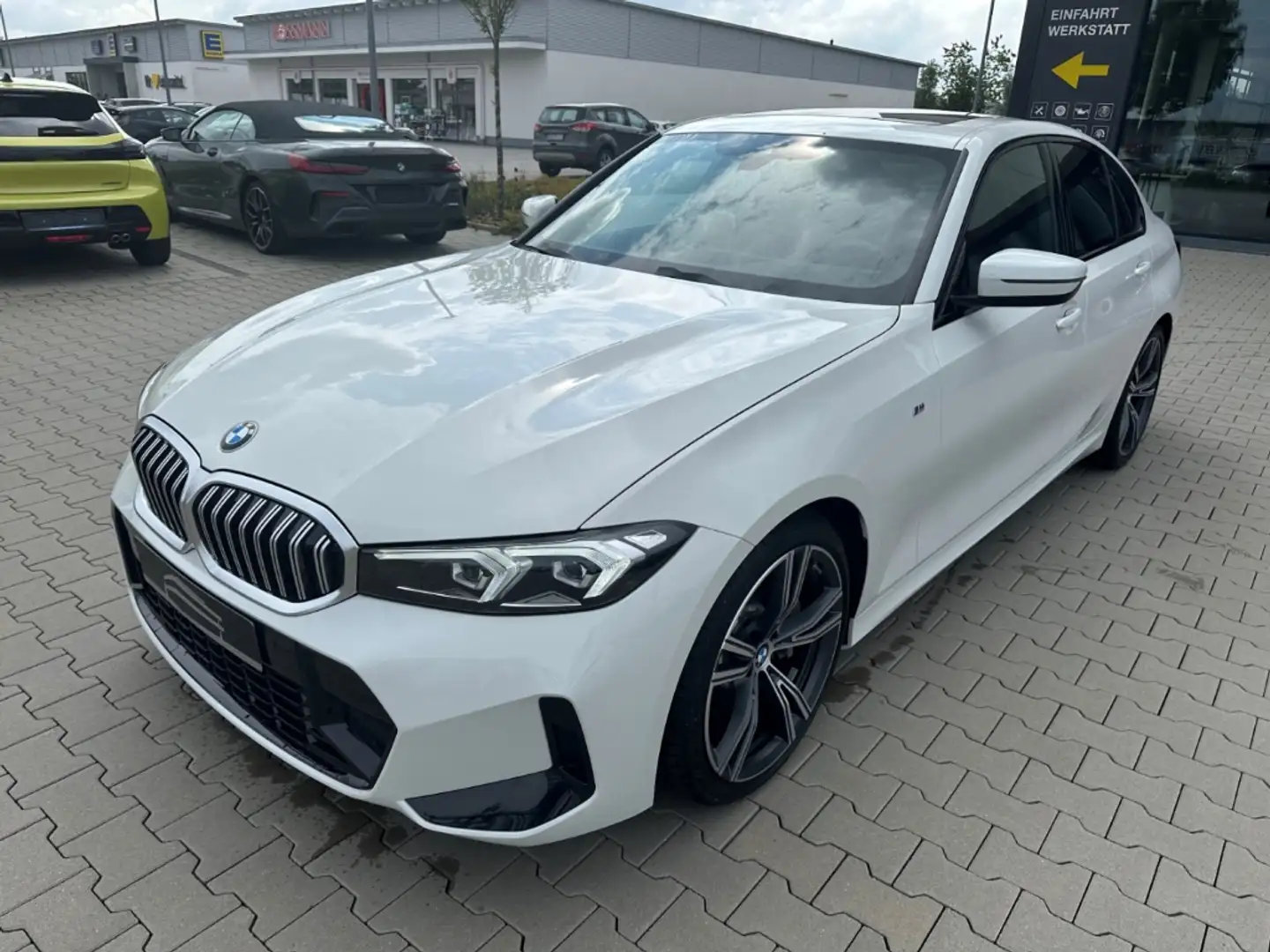 BMW 330 i M-Sport Trav.- Comf.- Entertain.-Pak. H&K Bílá - 1