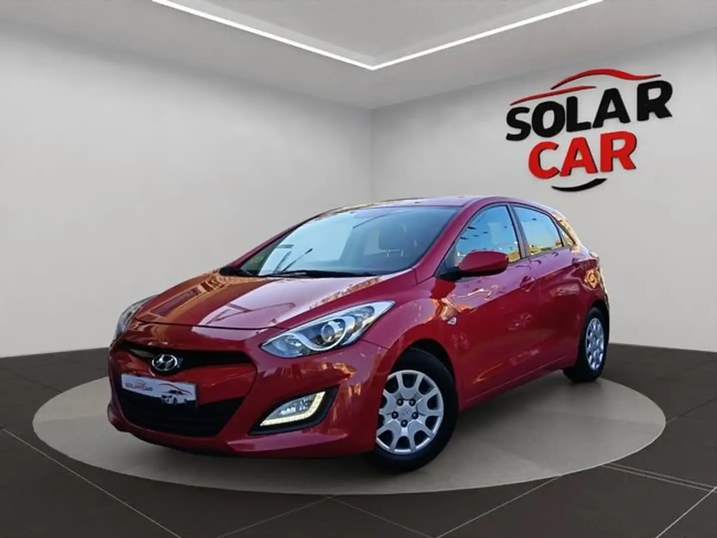Hyundai i30 5p 1.4 CRDi 90 CV Go! Rojo - 1