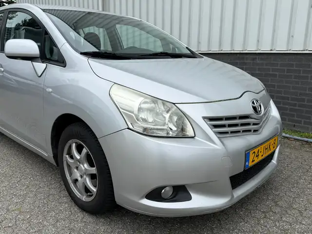 Toyota Verso view 10