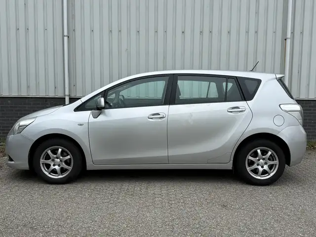 Toyota Verso view 5