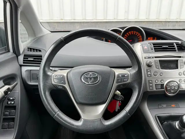 Toyota Verso view 15
