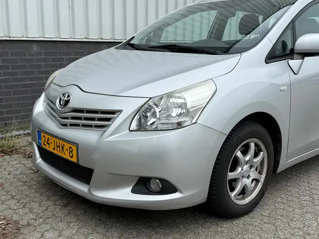 Toyota Verso view 4
