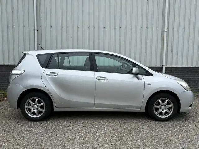 Toyota Verso view 9
