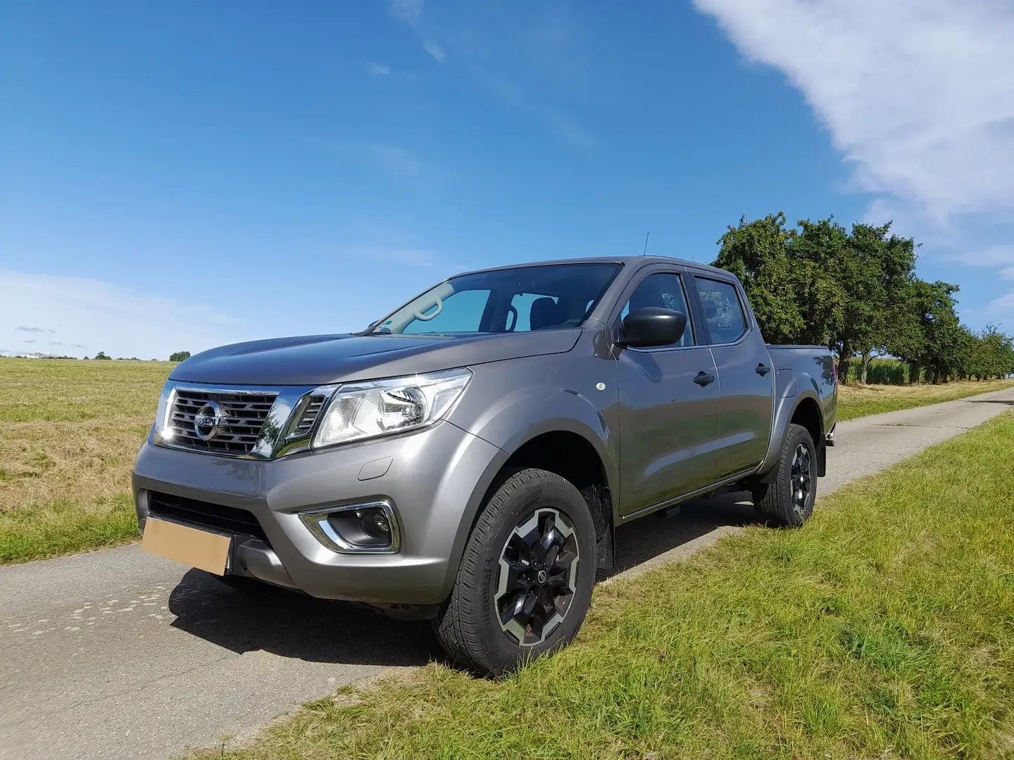 Nissan Navara Acenta Srebrny - 1