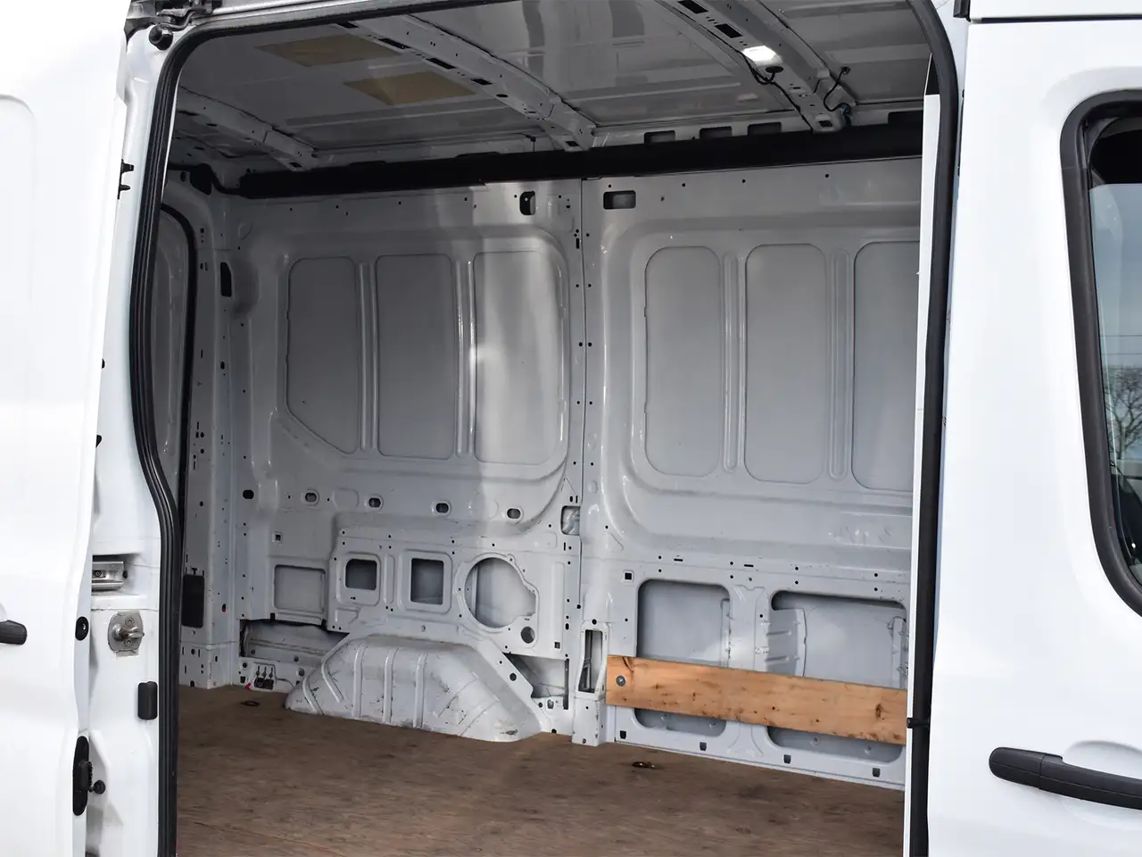Ford Transit Cargo Van снимка Ford Transit Cargo Van